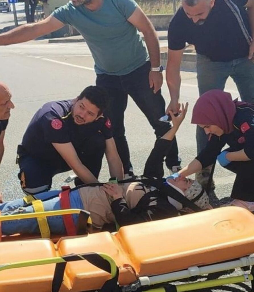 Kırmızı Işıkta Geçen Araç Motosiklete Çarptı: 1 Yaralı