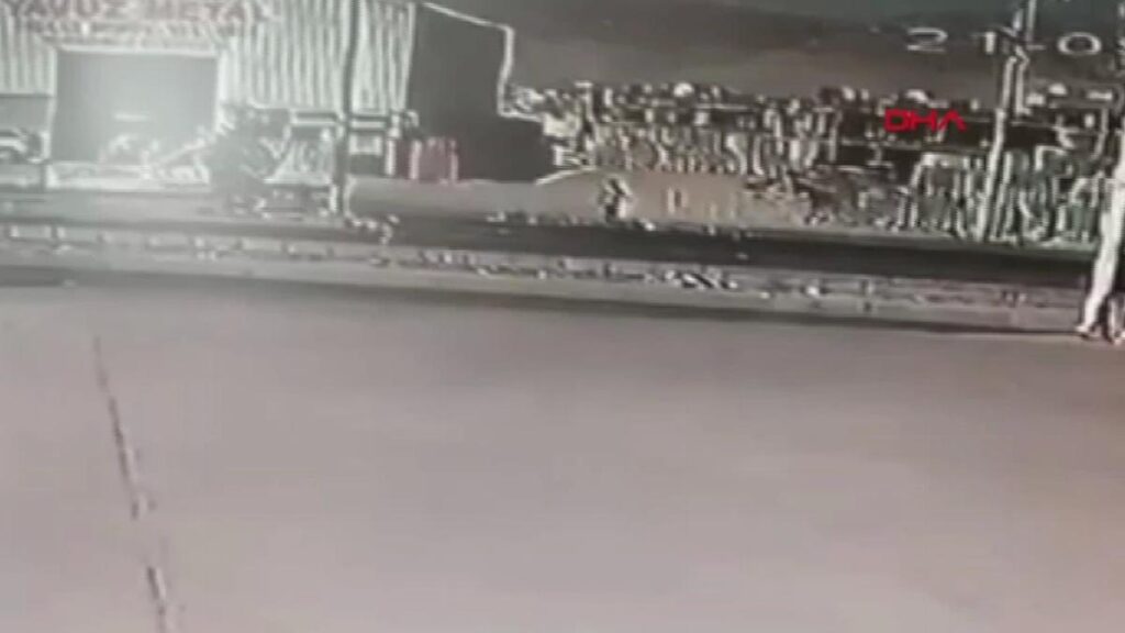 Mardin’de Kamyonetten İnen Genç, Araç Çarpması Sonucu Hayatını Kaybetti