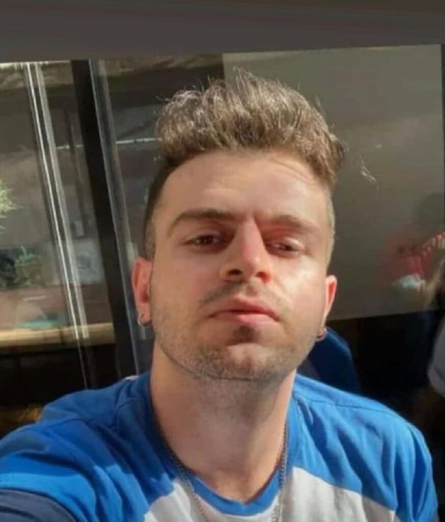 Müzik öğretmeni, ilaç almak gittiği eczanenin önünde kalp krizi geçirip öldü