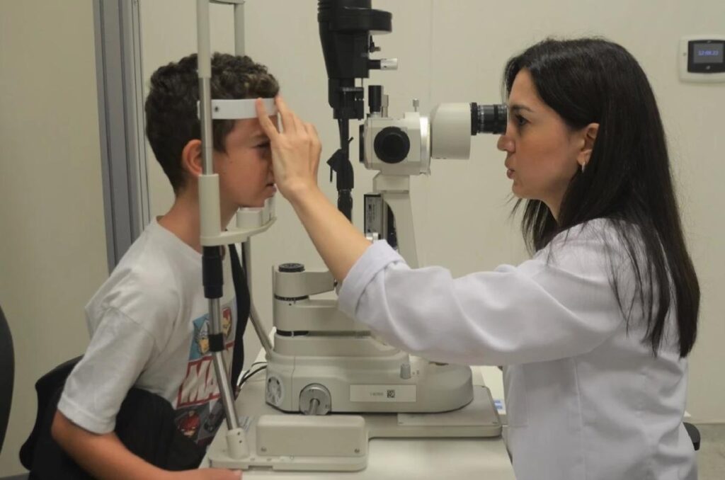 Okul Çağındaki Çocuklarda Göz Muayenesi Değerli