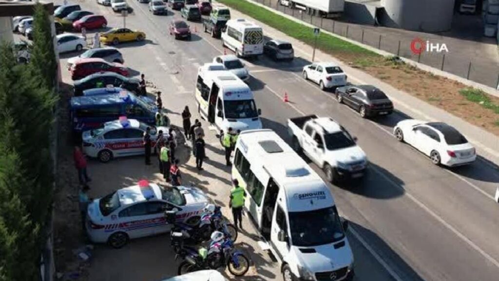 Okulun birinci günü didik didik arandılar