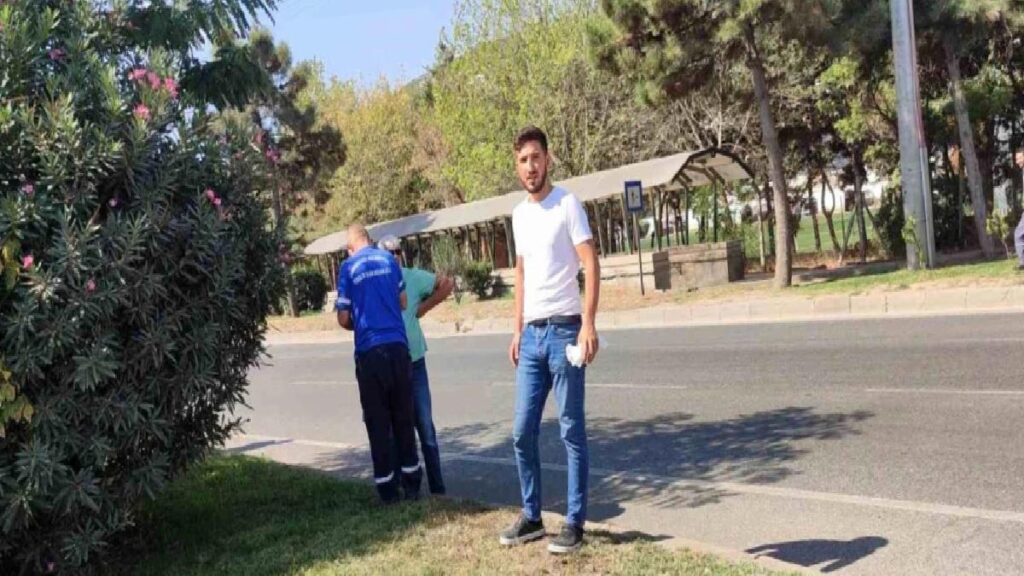 Orhangazi’de çöp kamyonuyla araba çarpıştı, araba takla attı