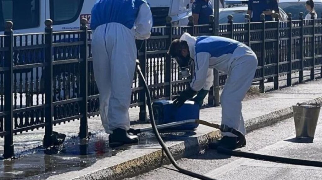Pendik’te kimyasal husus alarmı! Yol trafiğe kapatıldı, takımlar olay yerinde