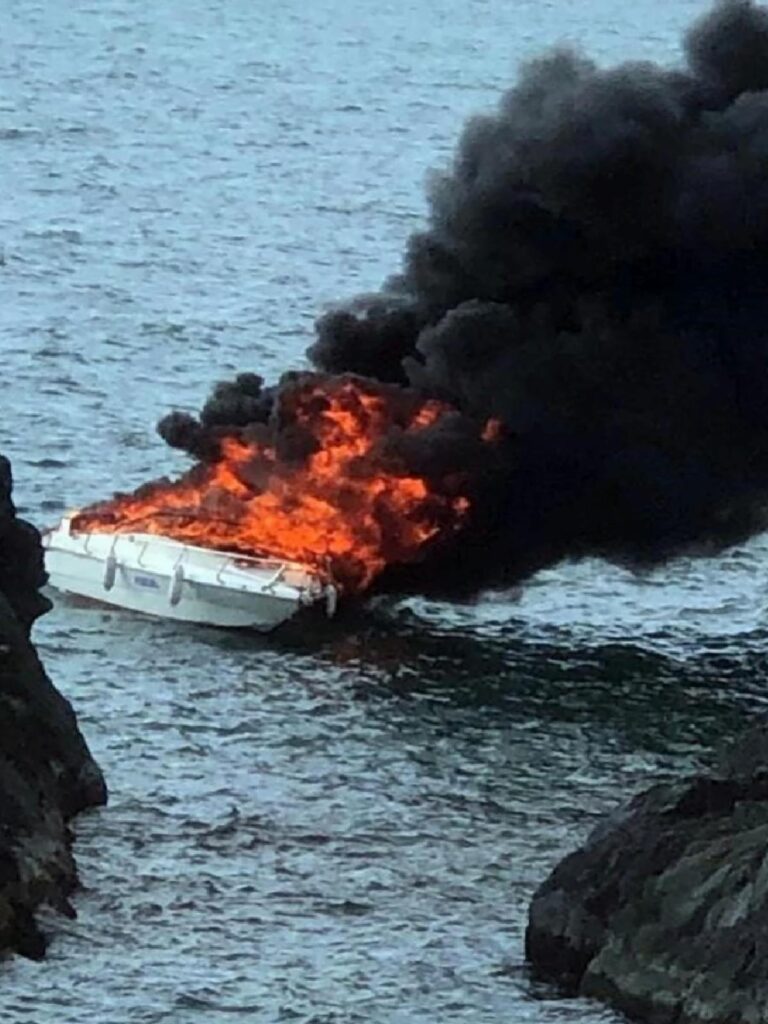 Samandağ’da Hız Teknesi Alev Aldı, Kurtarılanlar Var