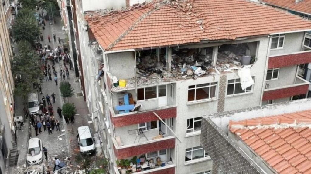 Son Dakika: İstanbul Şirinevler’de bir binadaki doğal gaz patlamasında can kaybı 3’e yükseldi