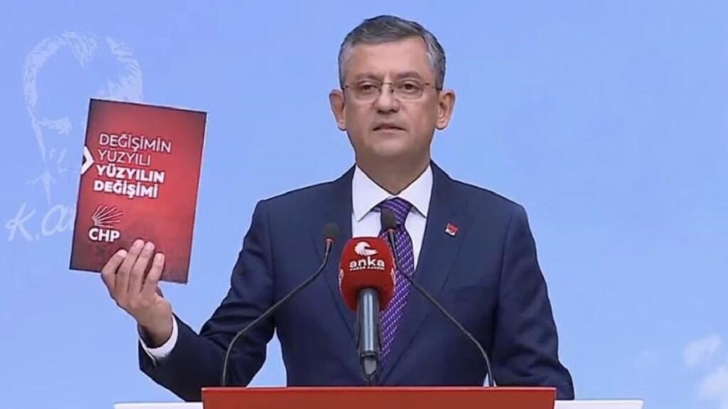 Son Dakika! Özgür Özel, CHP Genel Başkanlığı için adaylığını açıkladı