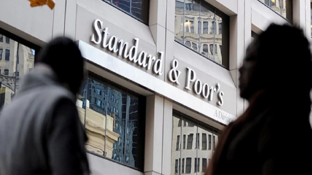 Standard & Poor’s, Türkiye’nin kredi notu görünümünü “negatif”ten “durağan”a çıkardı
