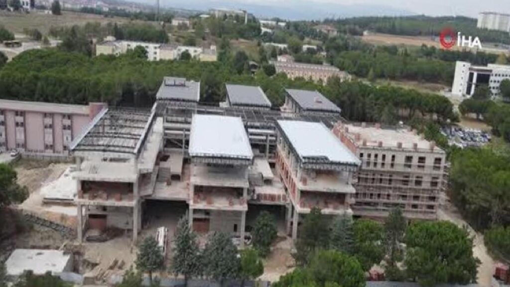 Uludağ Üniversitesi Yeni Merkezi Dersliklerinde 2500 Üniversiteliye Eğitim İmkanı