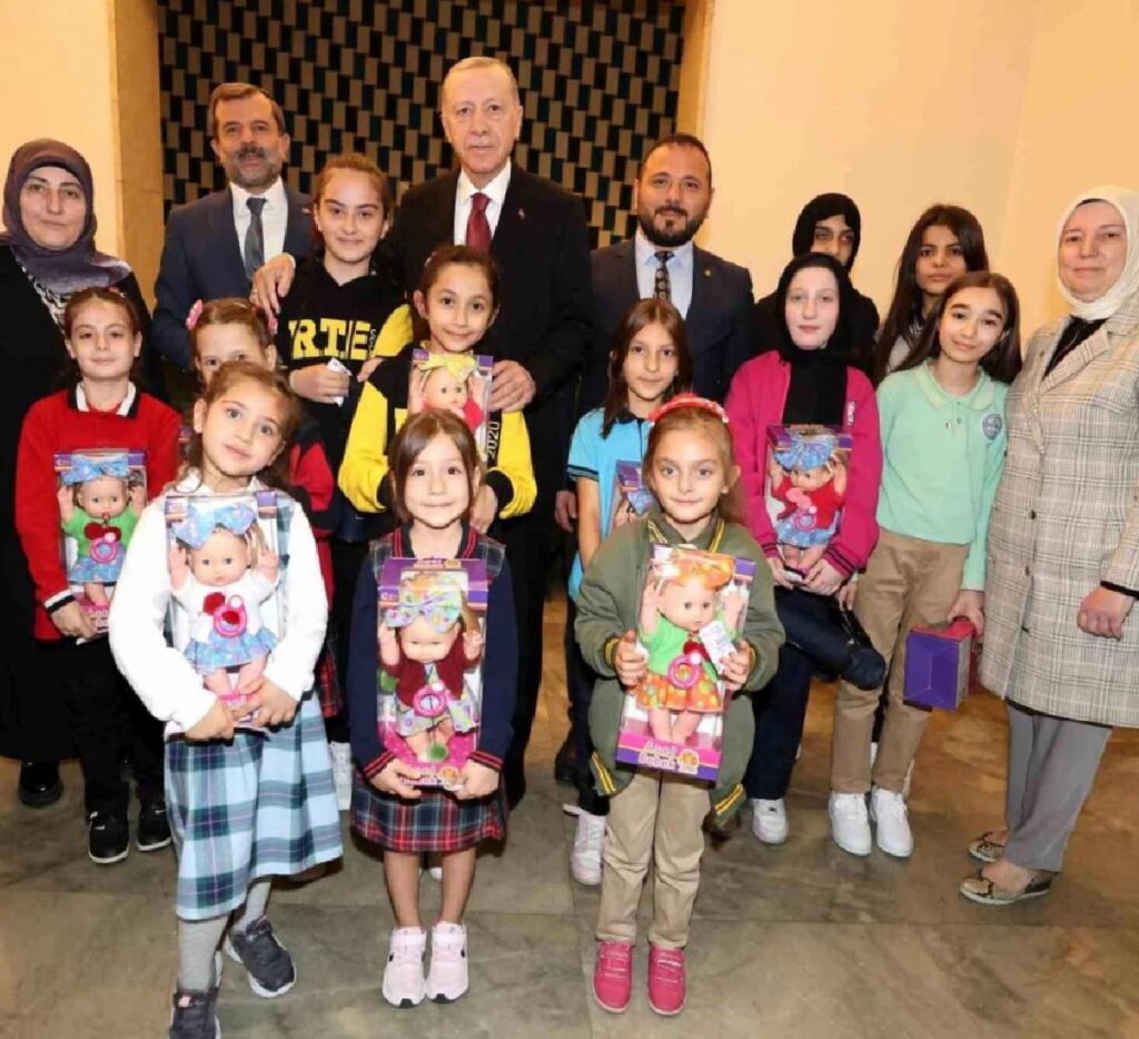 11 Ekim doğumlu 11 kız çocuğu Cumhurbaşkanı Erdoğan ile görüştü