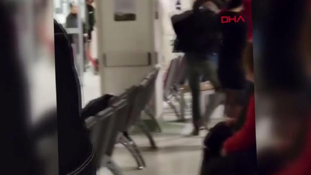 Acil serviste bıçakla taşkınlık yapan şahsa gözaltı