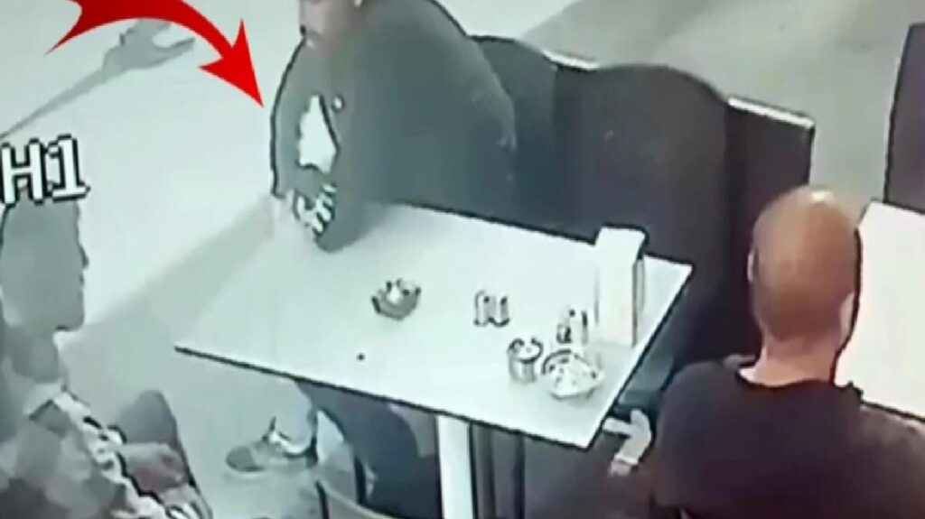 Adres soran müşteri, daha karşılığı beklemeden büfeciyi vurdu