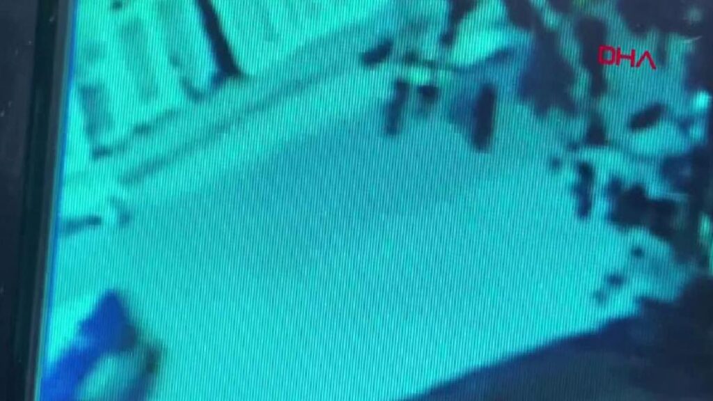 Başakşehir’de Yolcu Minibüsünden Düşen Kişi Ağır Yaralandı