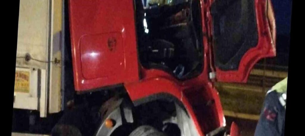 Beykoz’da Denetimden Çıkan Tır Arttan Çarptı: 1 Yaralı