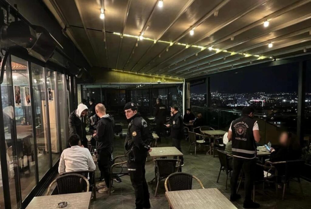 Bursa Yıldırım’da yapılan polis uygulamasında 4 şahıs gözaltına alındı