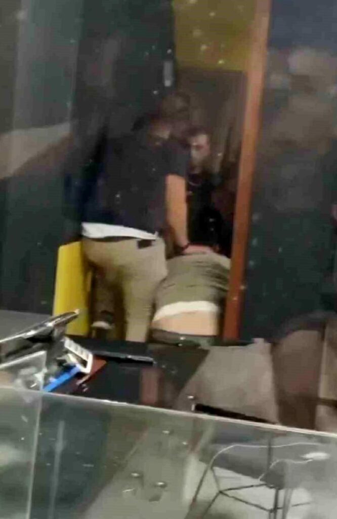 Bursa’da Çiğ Köfteciye Giren Hırsızlık Şüphelisine Meydan Dayağı