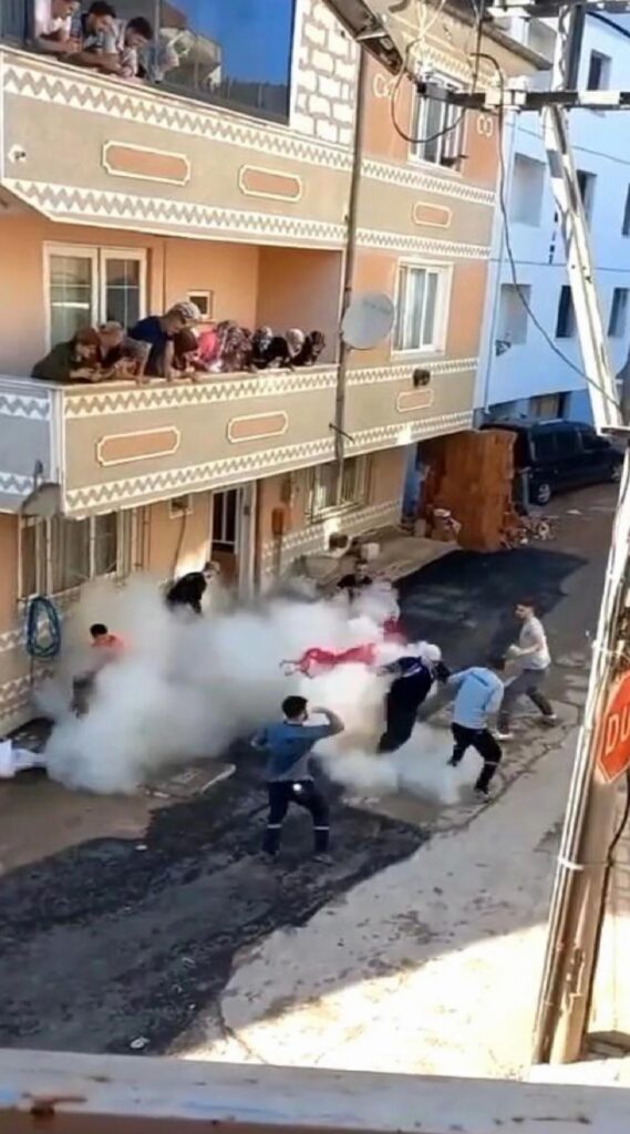 Bursa’da Damat Adayı Konutta Boya ve Yangın Tüpüyle Karşılandı