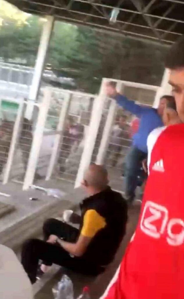 Bursa’da futbol maçında taraftarlar ortasında çıkan hengame polis müdahalesiyle son buldu