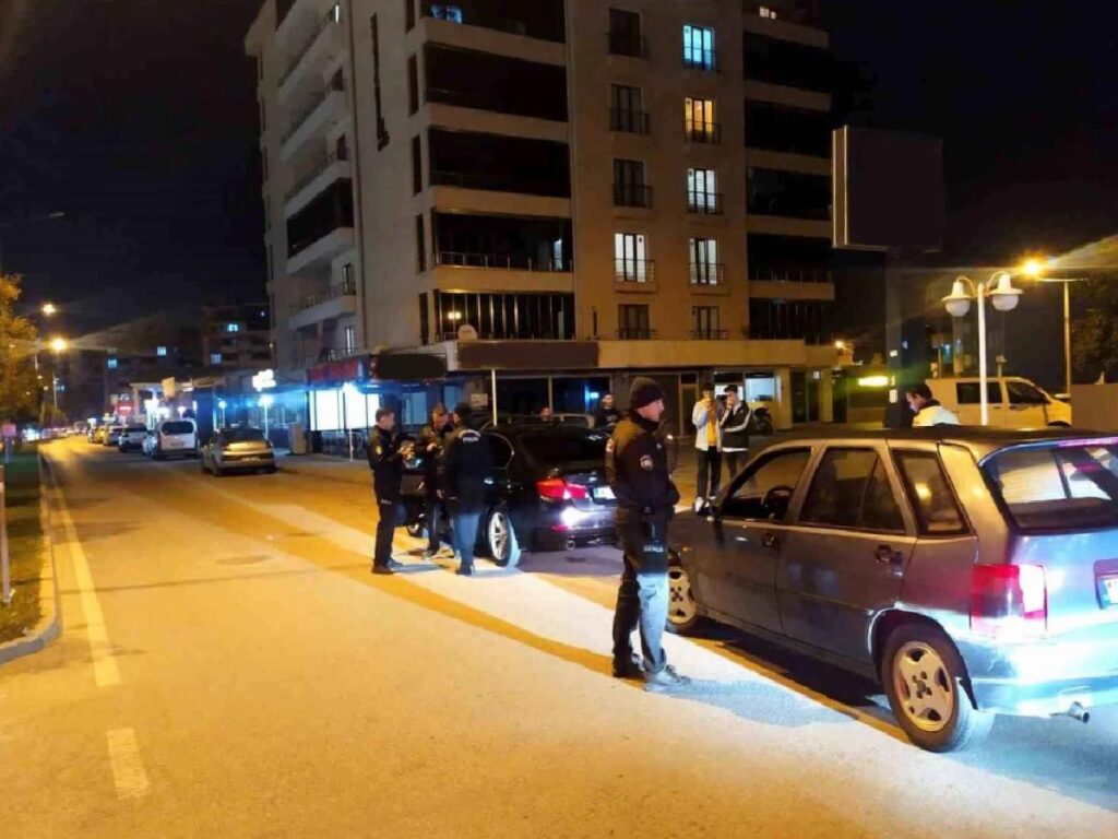 Bursa’da ‘Huzur’ Uygulaması: 12 Şahıs Yakalandı, 3 Silah Ele Geçirildi
