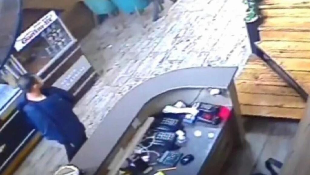 Bursa’da kebapçıda akıllı telefon hırsızlığı