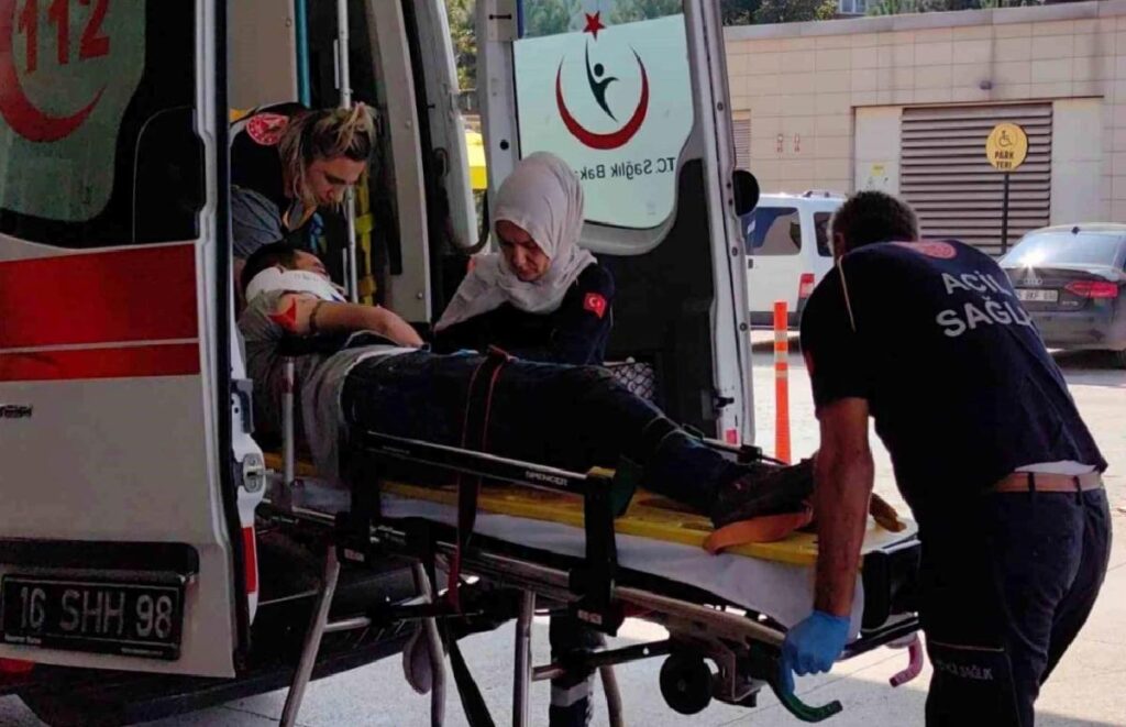 Bursa’da sürücüye tomruk düştü, ağır yaralandı