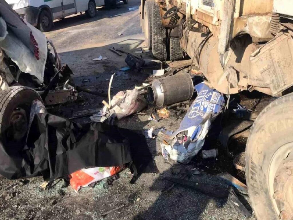 Bursa’da süt toplama aracı ile kamyon çarpıştı: 1 meyyit, 5 yaralı