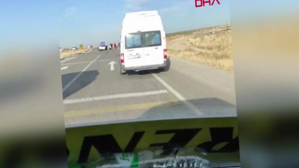 Diyarbakır’da hafif ticari araçla araba çarpıştı: 2 yaralı