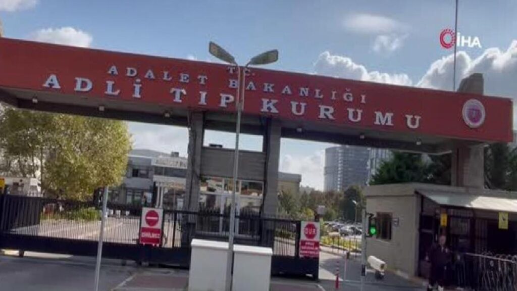 Gaziosmanpaşa’da Ticari Taksi ile Motosikletin Çarpışması Sonucu Meydana Gelen Kazada 2 Kişi Hayatını Kaybetti