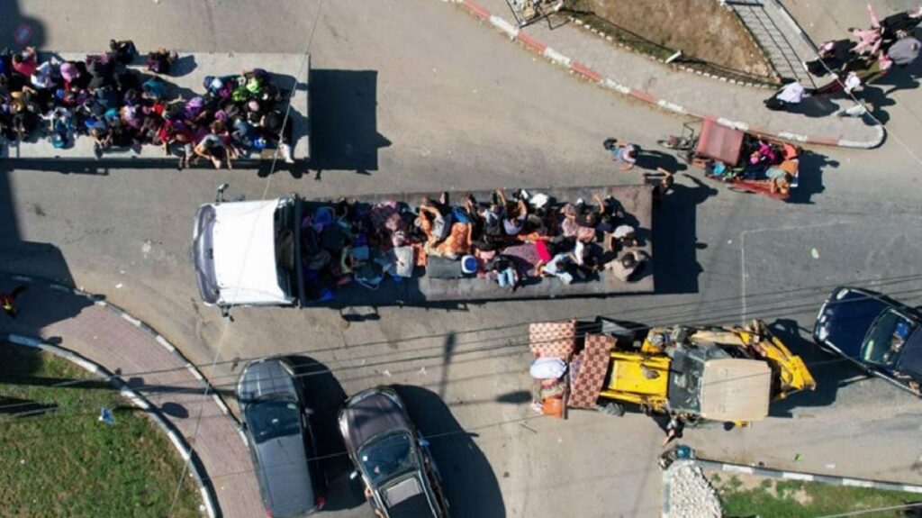 Gazzeliler, İsrail’in “güvenli rota” olarak gösterdiği yolda bombaların gayesi oldu