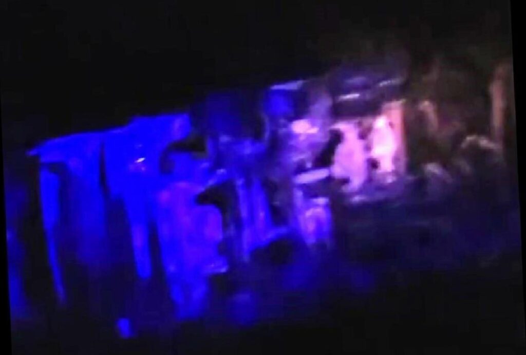 İnegöl’de beton mikseri devrildi, sürücüyü hayvanseverler kurtardı