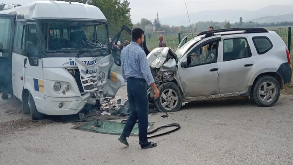 İnegöl’de kaza: 11 kişi yaralandı