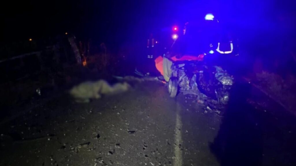 Isparta’da katliam üzere kaza! Kamyonetle çarpışan arabadaki 5 kişi hayatını kaybetti