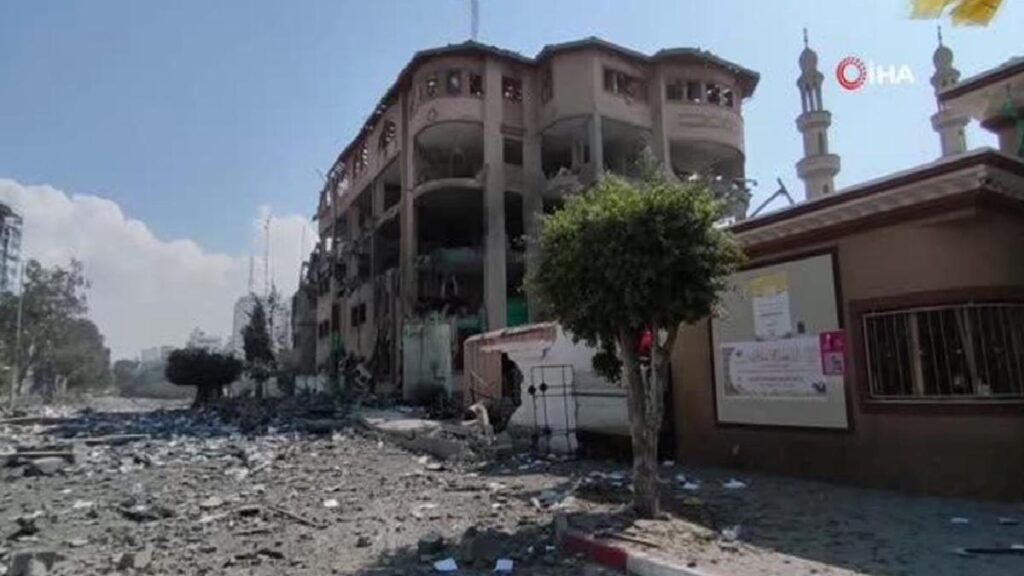 İsrail Gazze’deki İslam Üniversitesi’ni bombaladı