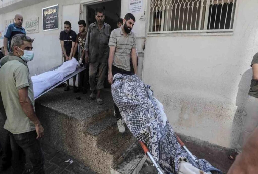 İsrail’in taarruzunda hayatını kaybedenlerin cenazeleri El Şifa Hastanesi’ne taşındı