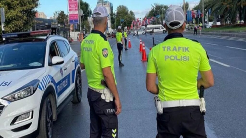 İstanbul Valiliği duyurdu! Cumhuriyet Bayramı provası nedeniyle kimi yollar trafiğe kapatılacak