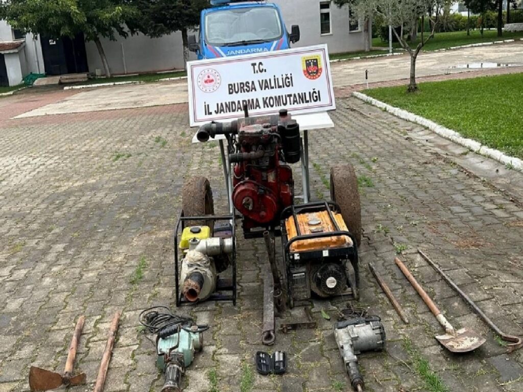 İznik’te müsaadesiz hafriyat yaparken yakalanan 5 kuşkulu tutuklandı