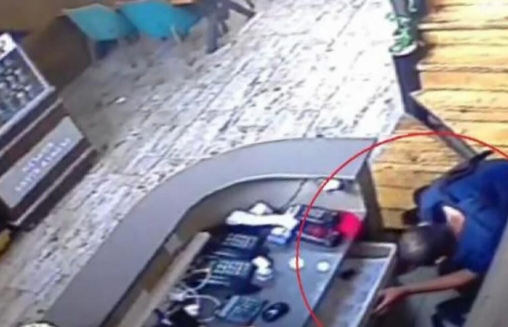 Kebapçıda Cep Telefonu Çalındı