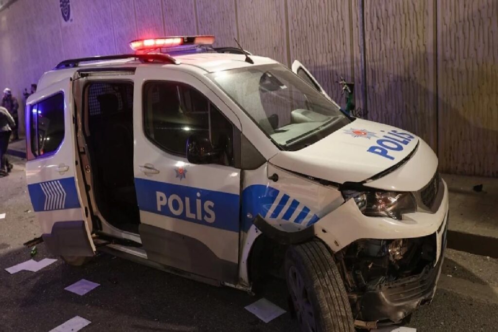 Maltepe’de polislerin ihtarına uymayan hafriyat kamyonu Ataşehir’de durduruldu