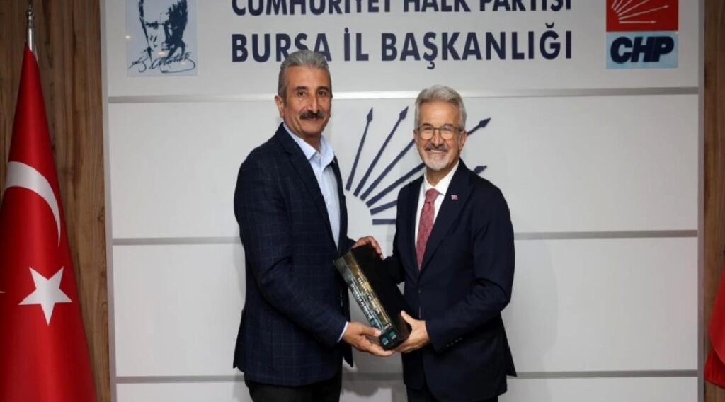 Nilüfer Belediye Lideri Turgay Fazilet, CHP Bursa Vilayet Lideri Nihat Yeşiltaş’ı Ziyaret Etti