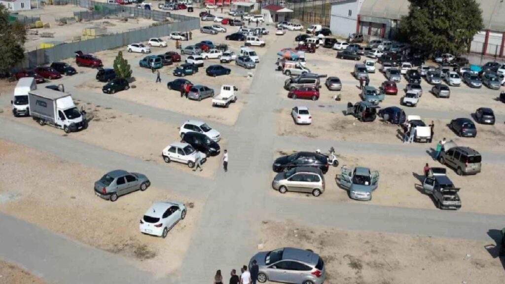 Oto Pazarında Sakinlik: Fahiş Fiyatlar ve Stokçuların Çekilmesi