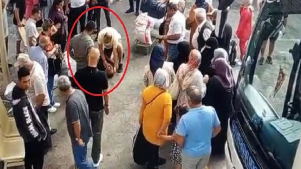 Otogarda hengame eden iki yolcu tıpkı anda kalp krizi geçirdi! Biri hayatını kaybetti