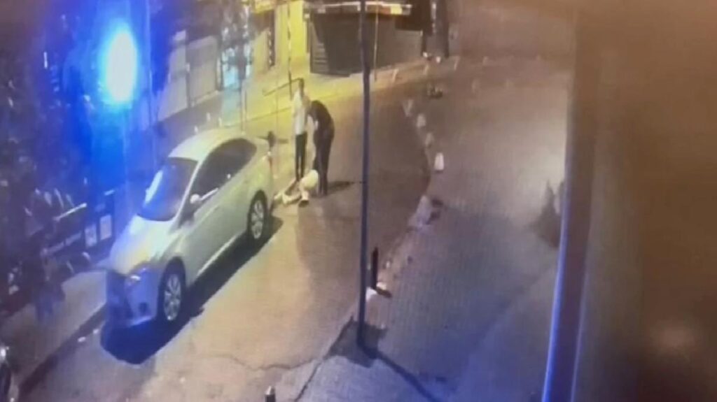 Şişli’de hastanelik eden tokat kamerada! Aldığı darbeyle yere yığıldı
