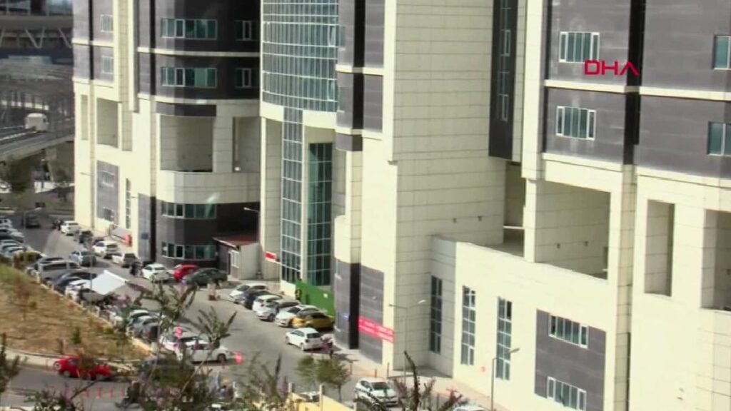 Şişli’de Kaldırım Çöktü, Bayan Yaralandı