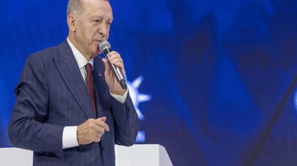 Son Dakika: Tek bir fire dahi yok! Cumhurbaşkanı Erdoğan tekrar AK Parti Genel Lideri seçildi