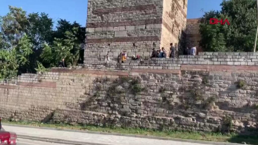 Tarihi Topkapı Surlarında erkek cesedi bulundu