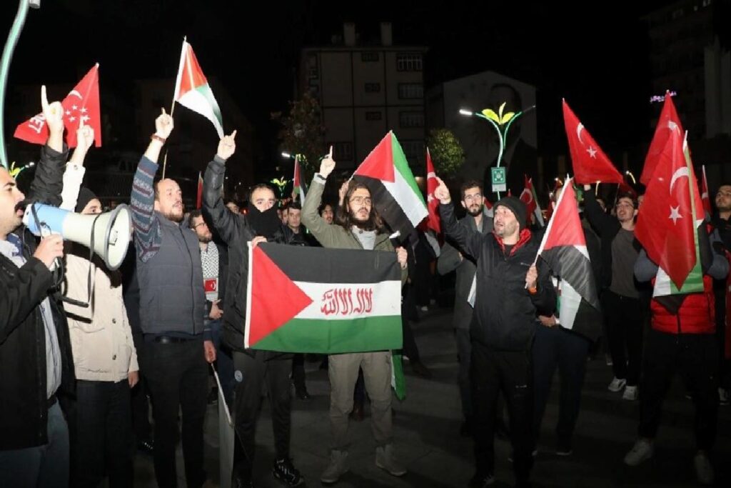 Türkiye’de İsrail’in Gazze’ye yönelik saldırısı protesto edildi