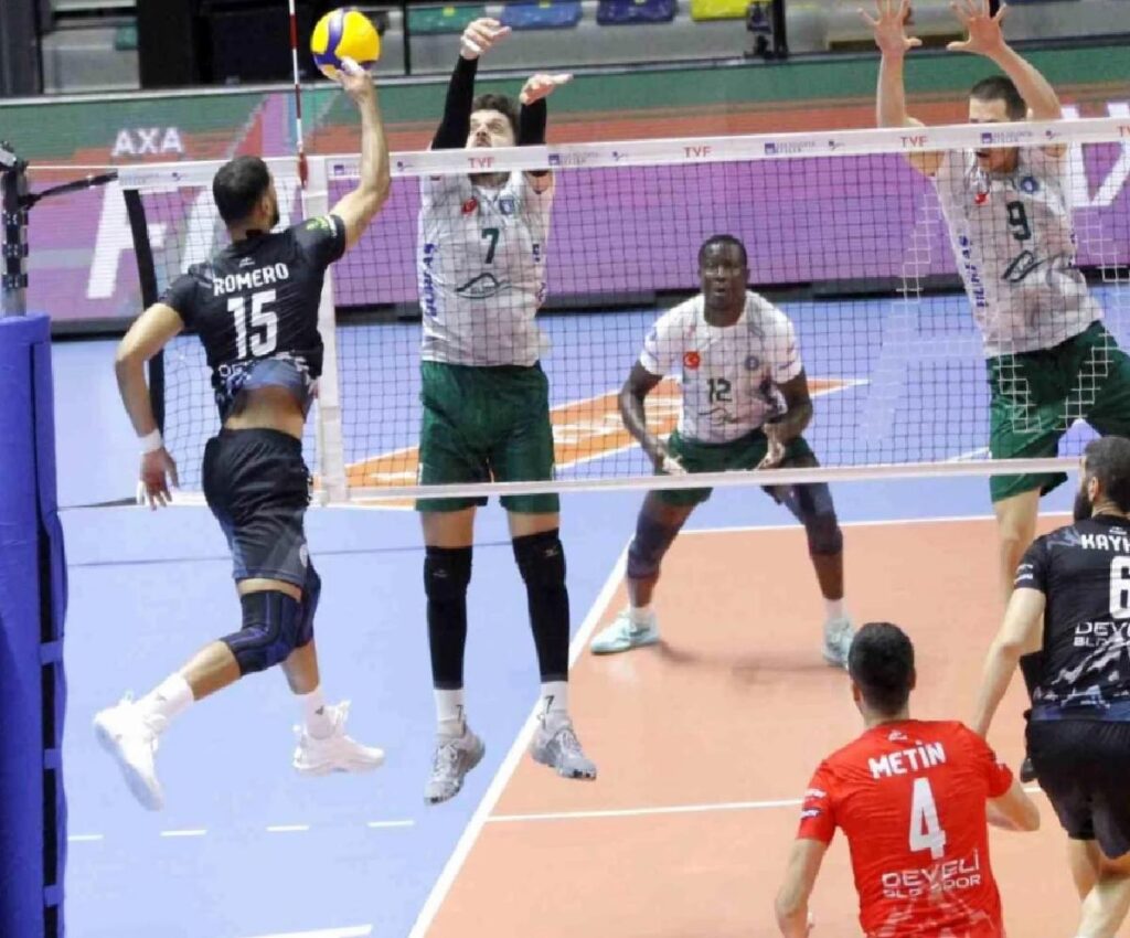 Voleybol Efeler Ligi’nde Develi Belediye, Bursa Büyükşehir Belediyesi’ne mağlup oldu
